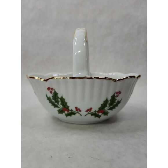 1987 Macy's All the Trimmings Holly Berry Gold Trim Christmas Bon Bon Basket - Picture 2 of 8